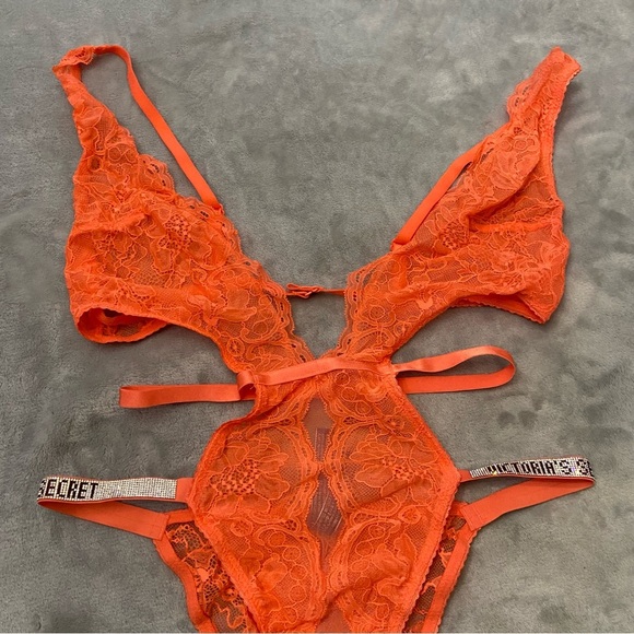 New! Victorias Secret Very Sexy Shine Strap Lace Crotchless Bodysuit 4339 - Picture 4 of 8